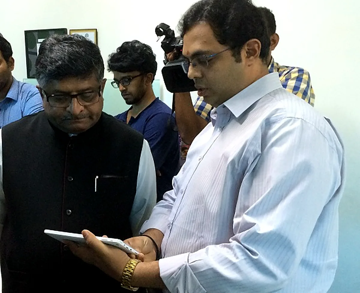 Briefing Union Minister Ravi Shankar Prasad on the planned Intel tablet facility in Cochin.